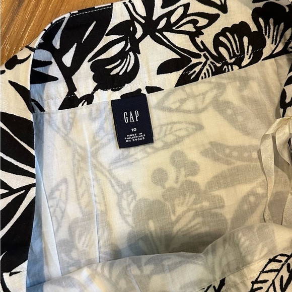 GAP Black and White Asymmetrical Floral Skirt Size 10 - Picture 5 of 7